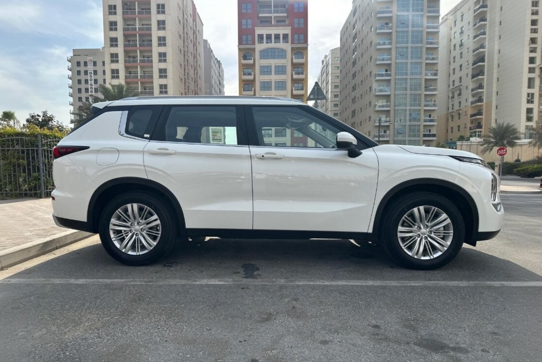 Mitsubishi Outlander 2025 photo 1