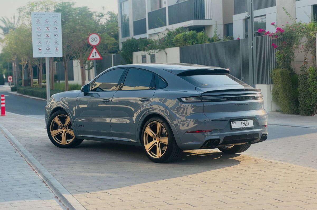 Фото 3: Porsche Cayenne 2025
