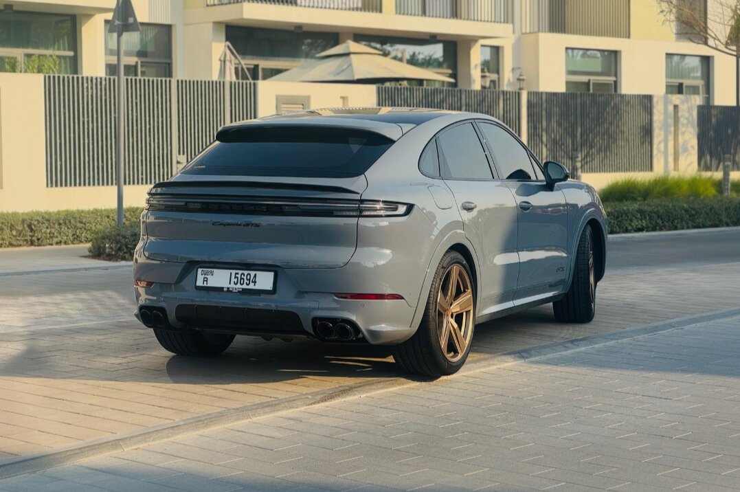 Фото 4: Porsche Cayenne 2025