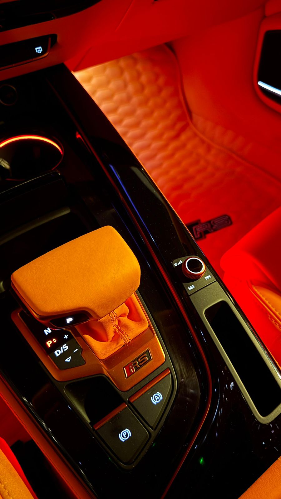 Audi RS4 (HERMES INTERIOR) 2023 photo 10