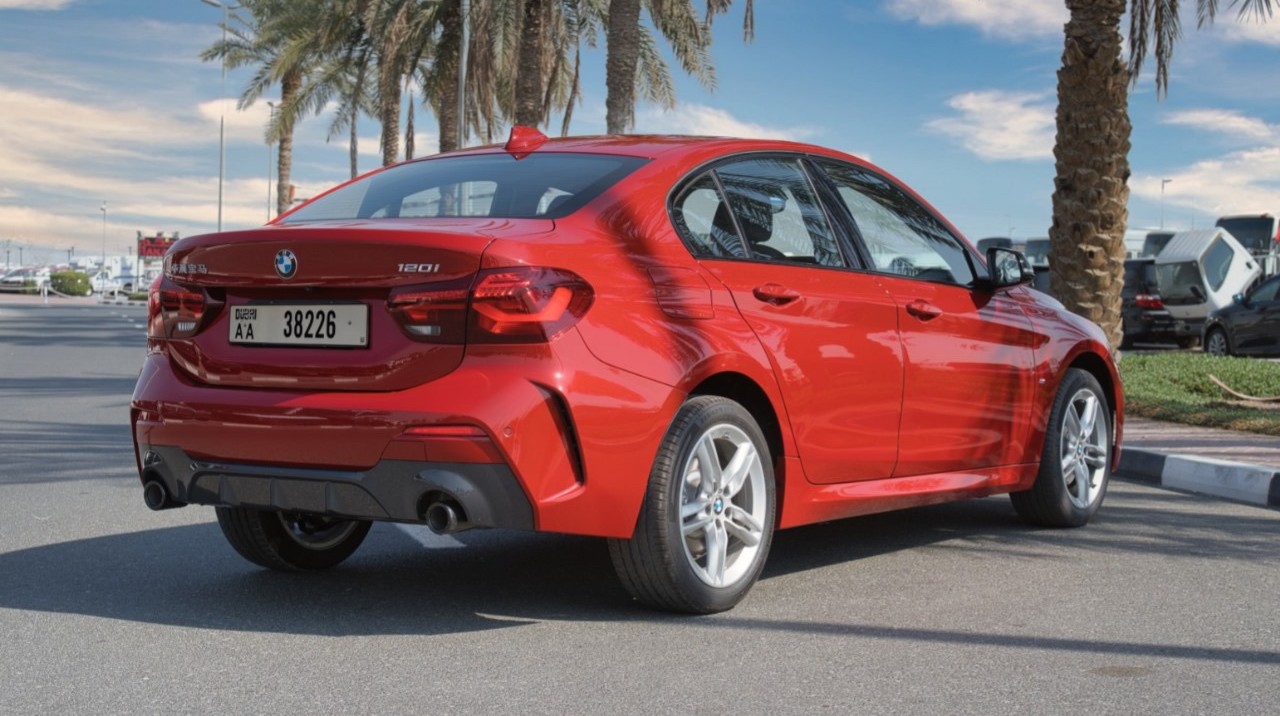 Bmw 1 Series 2024 photo 2