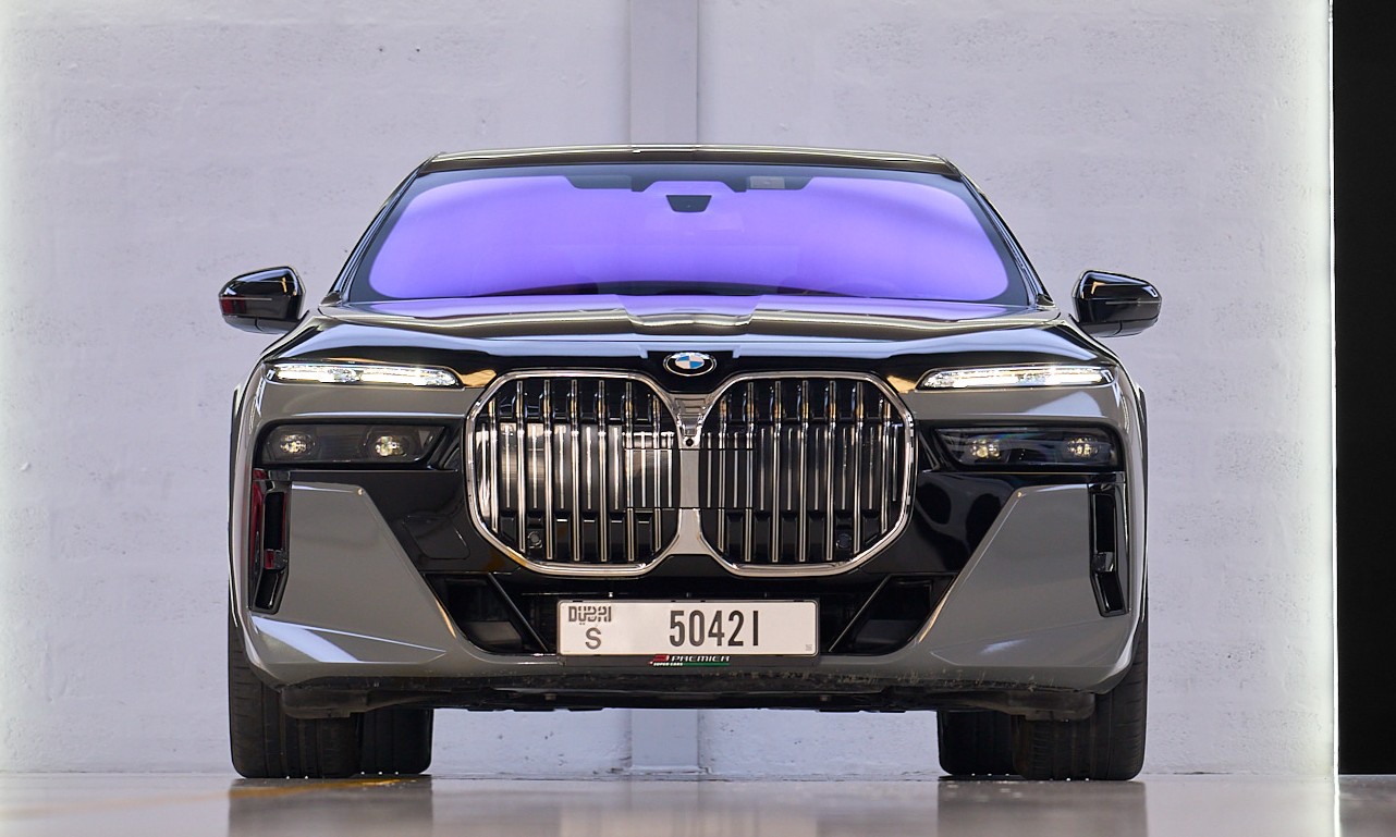 Bmw 7 Series 735i 2024 photo 2