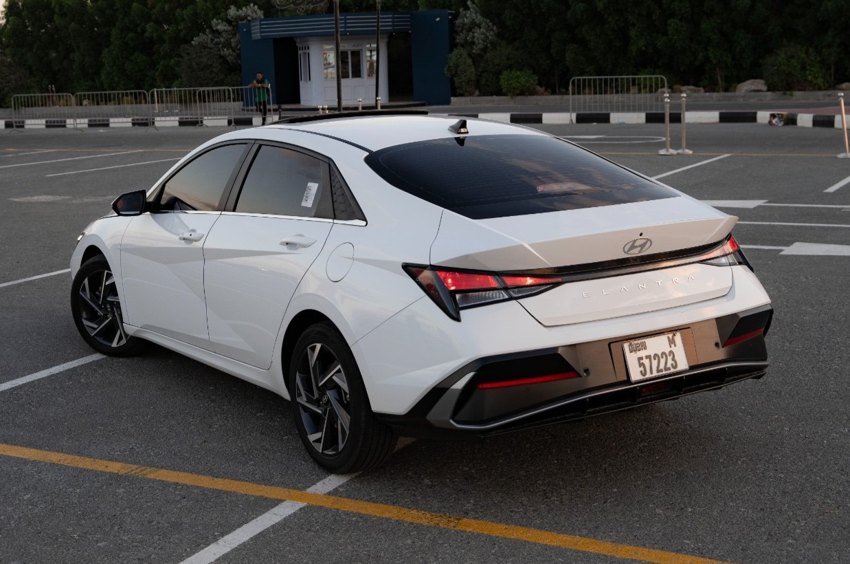 Hyundai Elantra 2024 photo 3