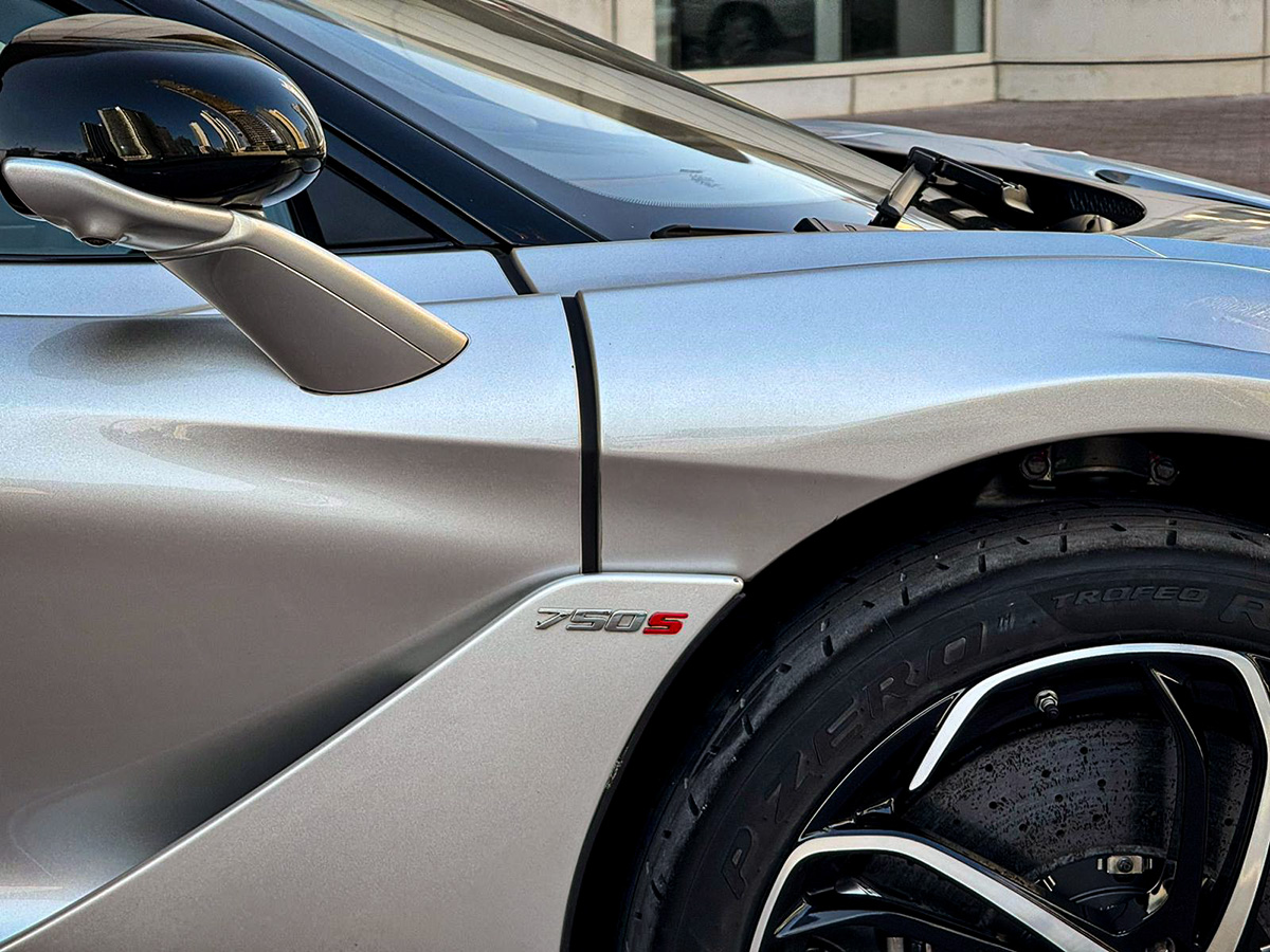 McLaren 750s 2023 photo 3