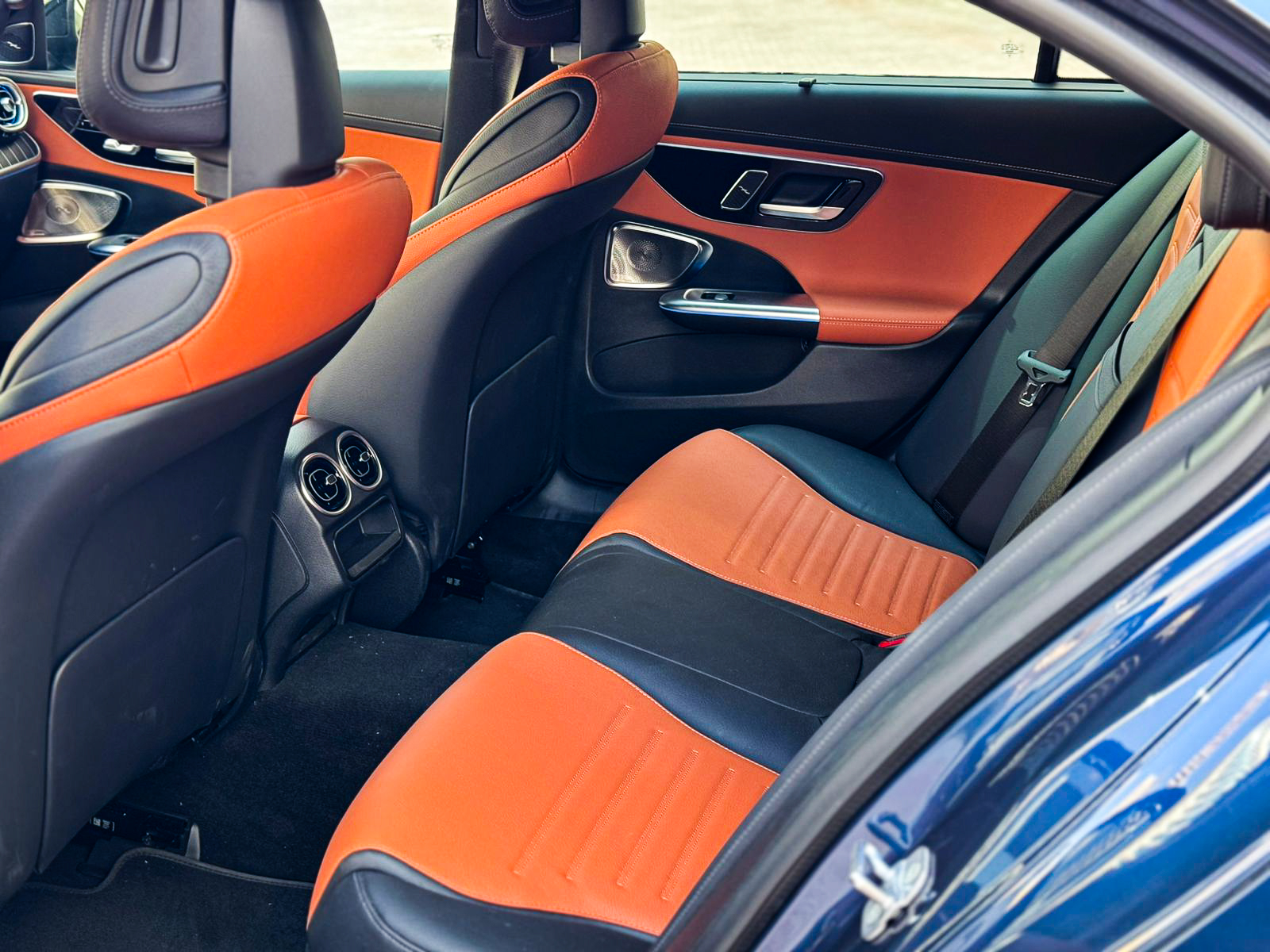 Mercedes C-Class 2025 photo 4