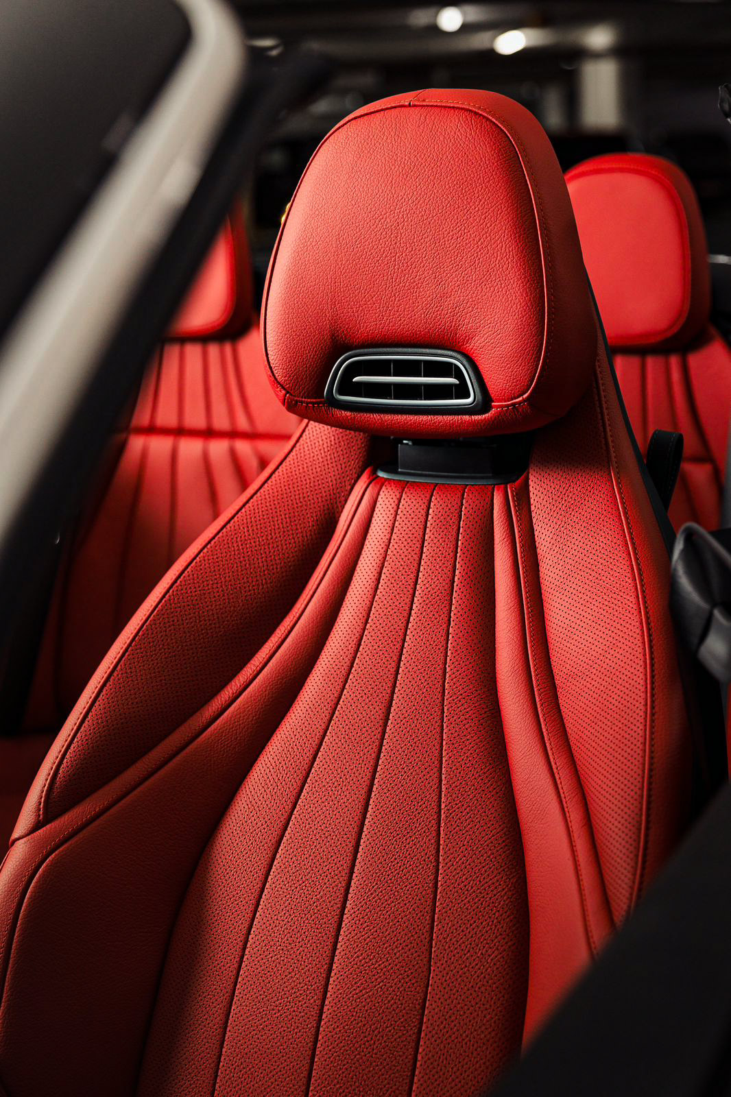 Mercedes C-Class 2025 photo 4