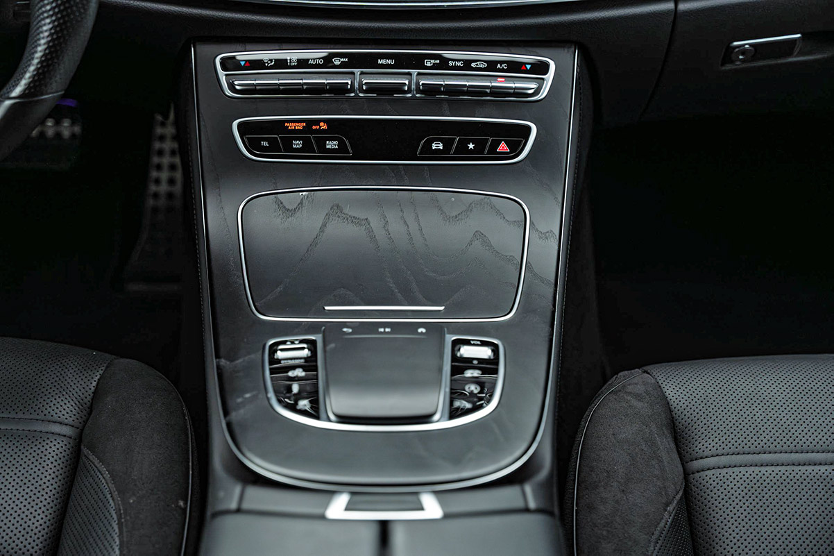 Mercedes E-Class 2023 photo 6