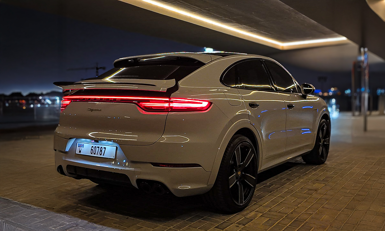 Porsche Cayenne 2023 photo 2