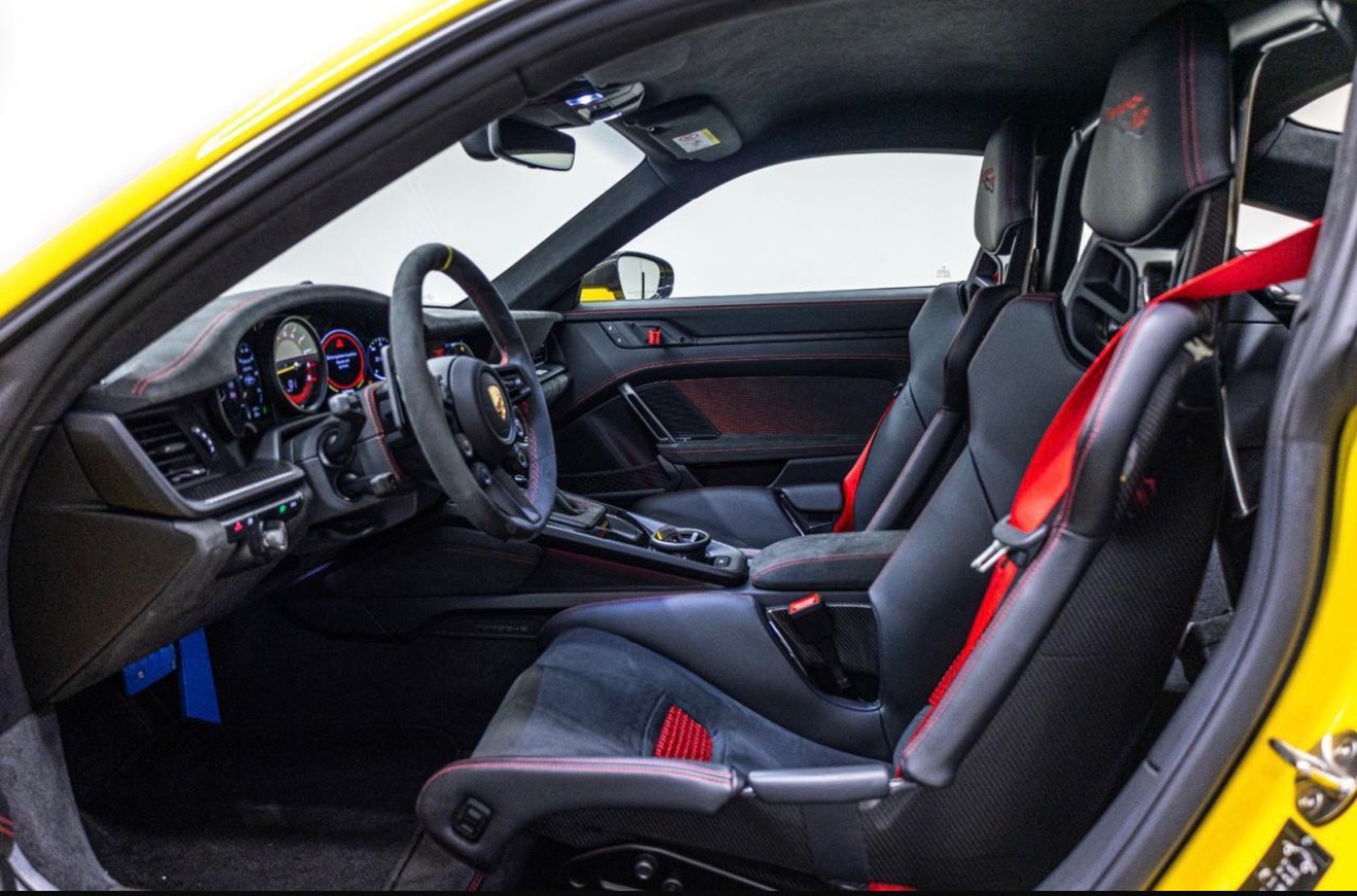 Porsche 911 2023 photo 2