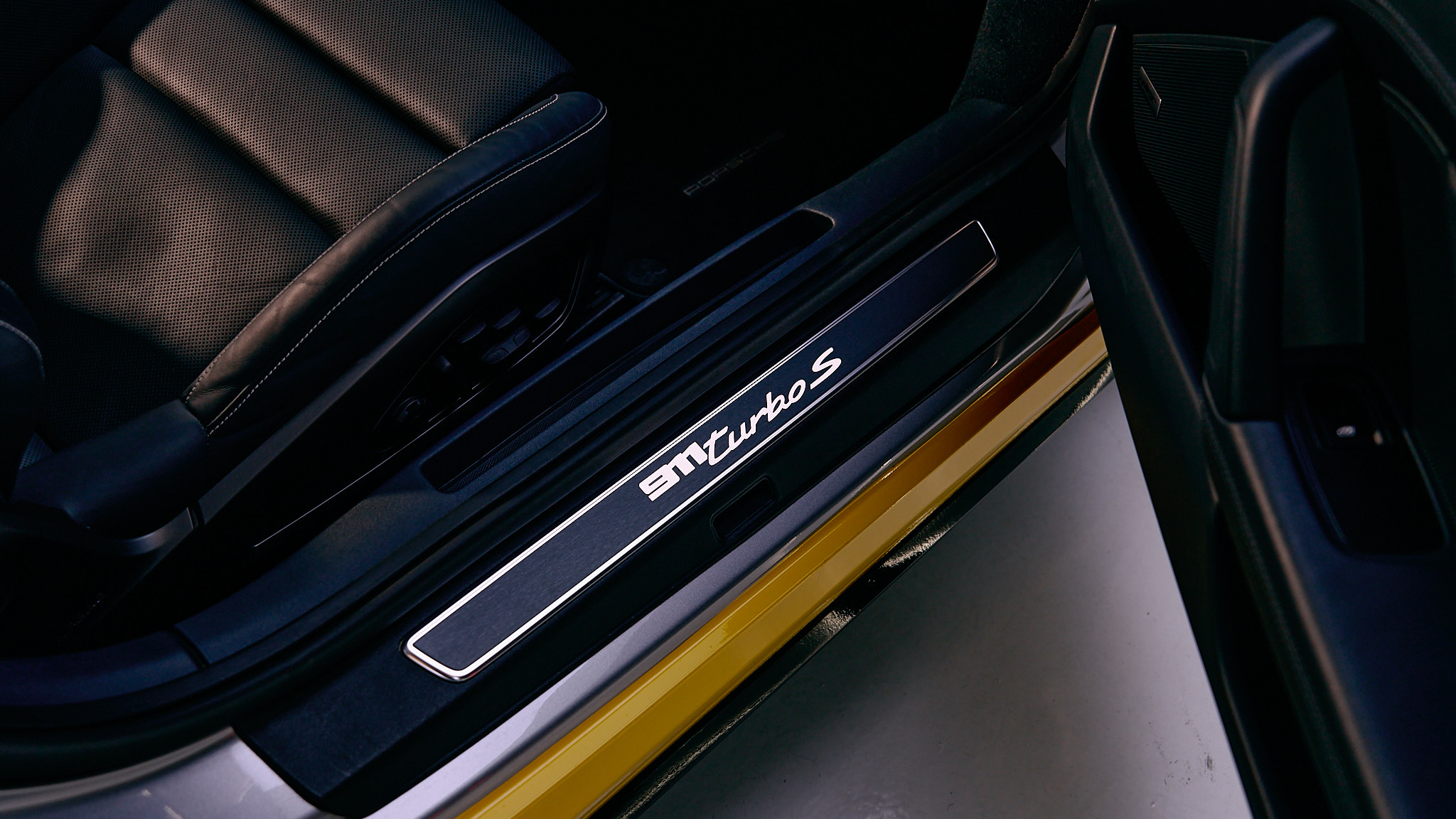Porsche 911 Turbo S 2024 photo 9