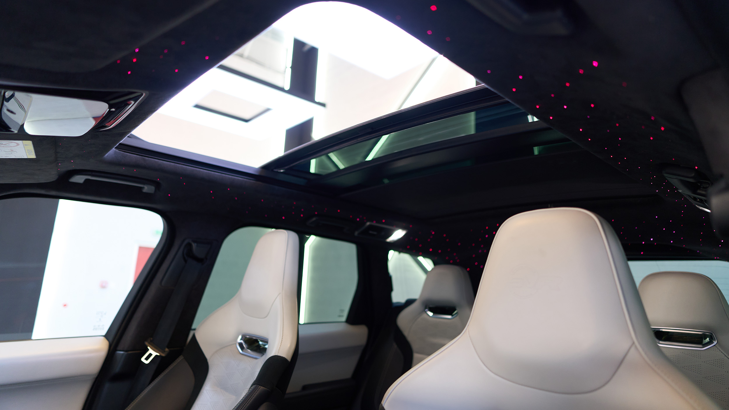 Range Rover SVR 2023 photo 4