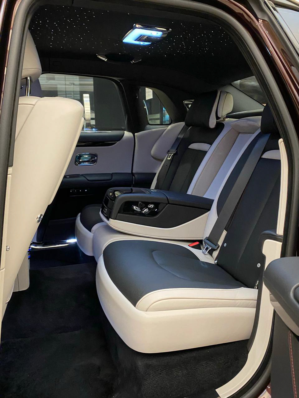 Rolls-Royce Ghost 2018 photo 3