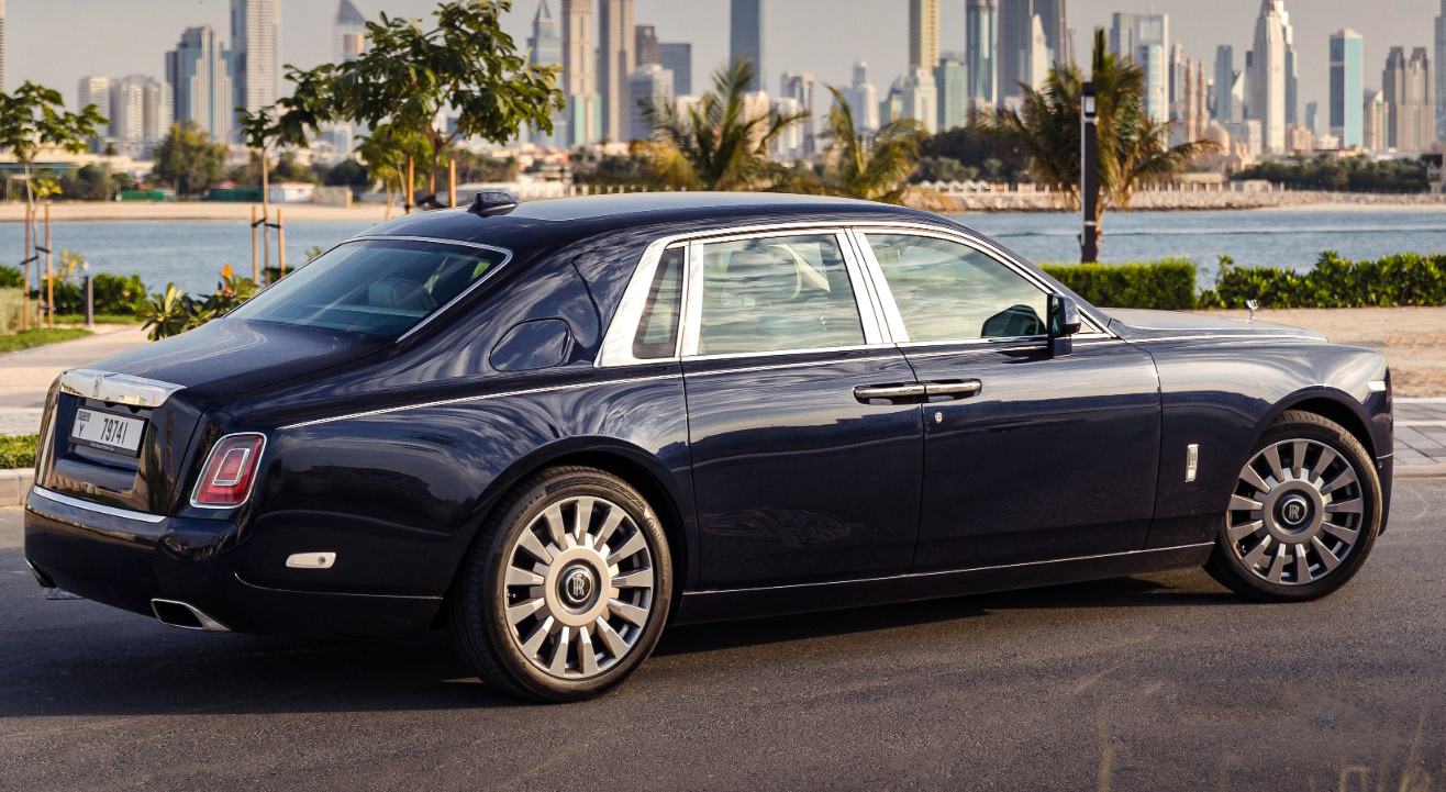 Rolls-Royce Phantom 2023 photo 2