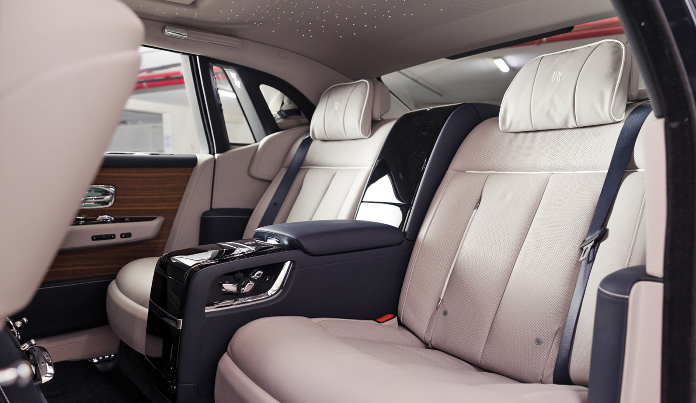 Rolls-Royce Phantom 2023 photo 3
